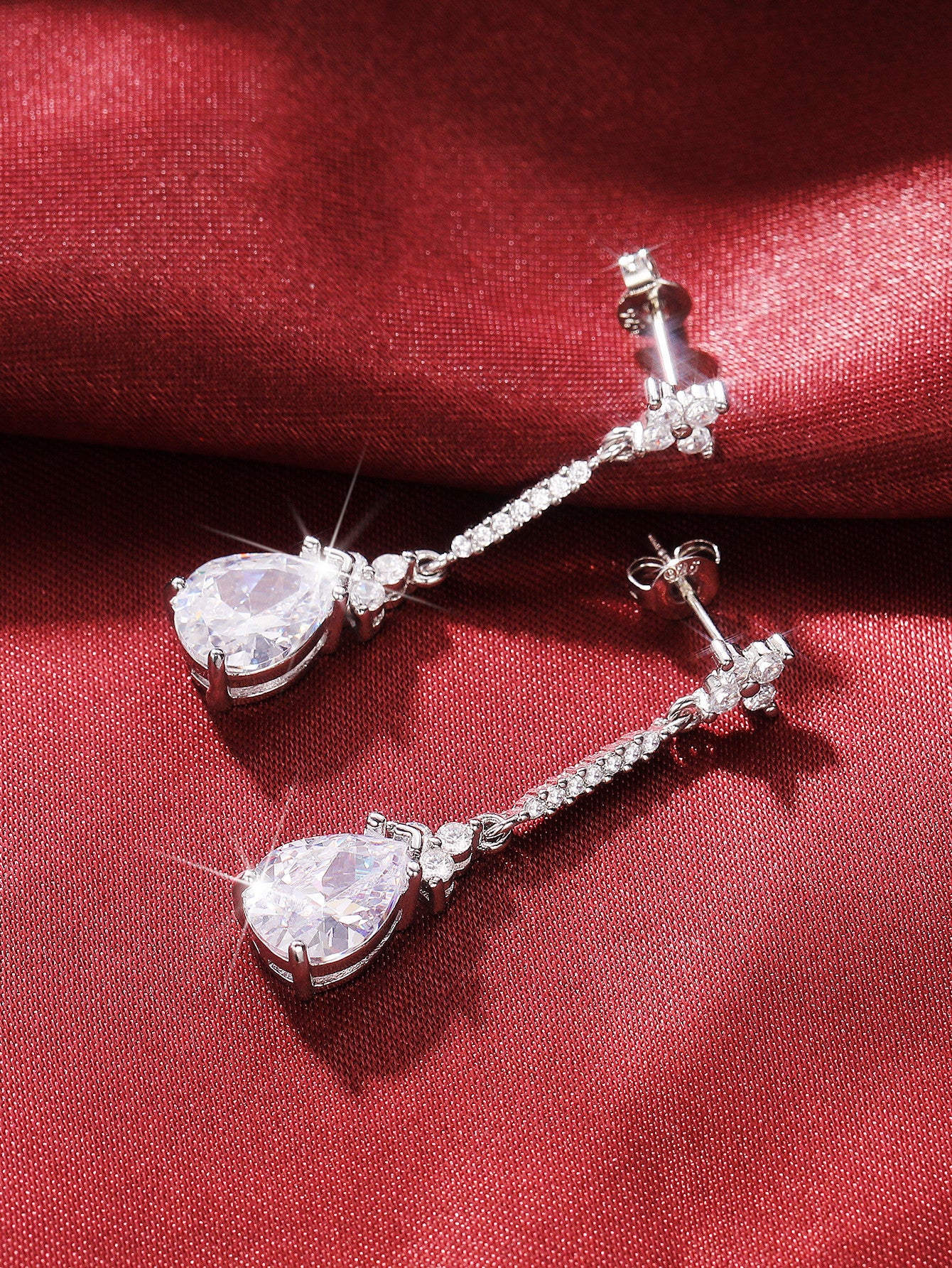 47.Shiny 3A white zircon pear-shaped water drop earrings for women, popular temperament versatile and elegant earrings