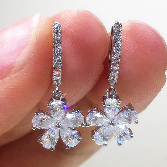 NO.18-Ladies Fashion Accessories Jewelry, Little White Flowers Cute Sweet Versatile Earrings