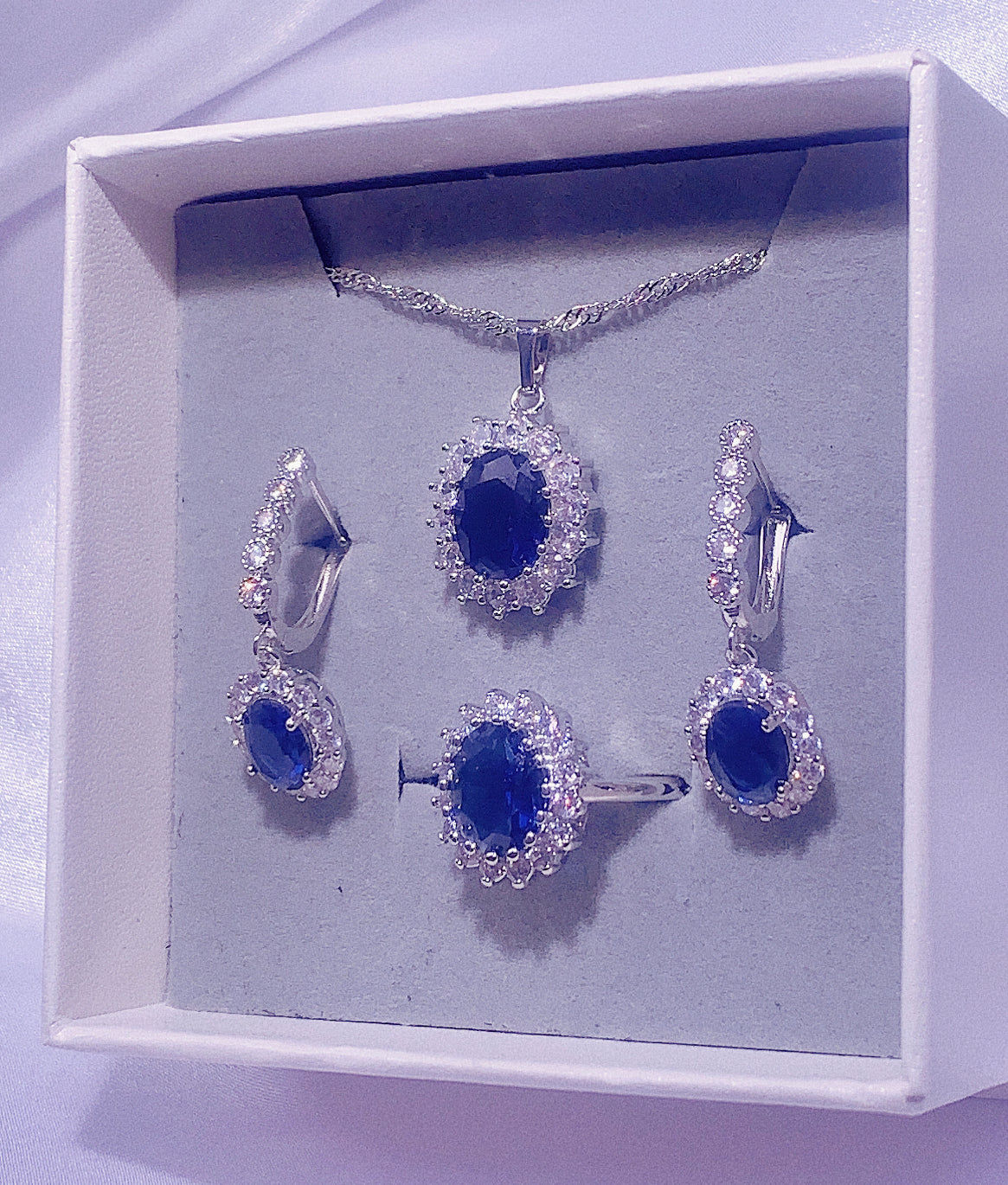 Nr. 11 - Damenmode-Accessoires Dunkelblaues dreiteiliges Set, ovale Halskette, Tropfenohrringe, ovaler Ring